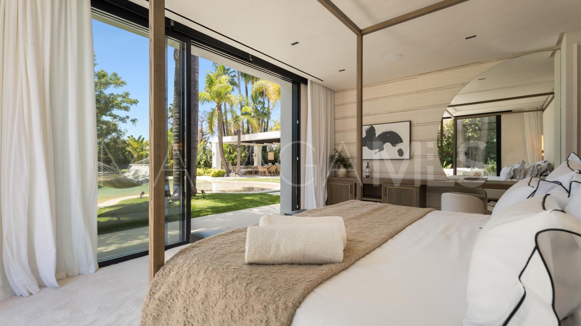 Villa de 6 bedrooms for sale in Nueva Andalucia