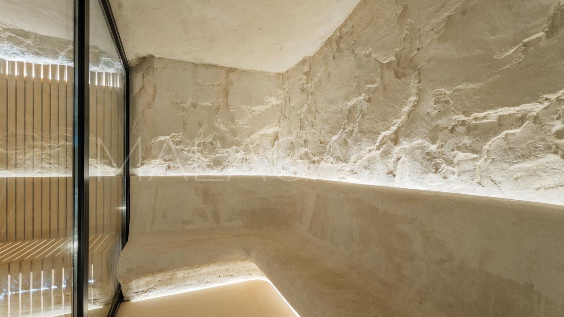 Villa de 6 bedrooms for sale in Nueva Andalucia