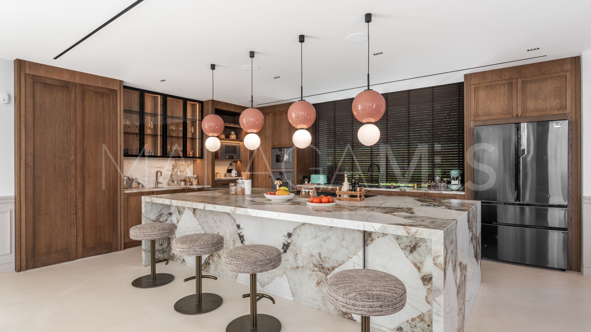 For sale 6 bedrooms villa in Nueva Andalucia