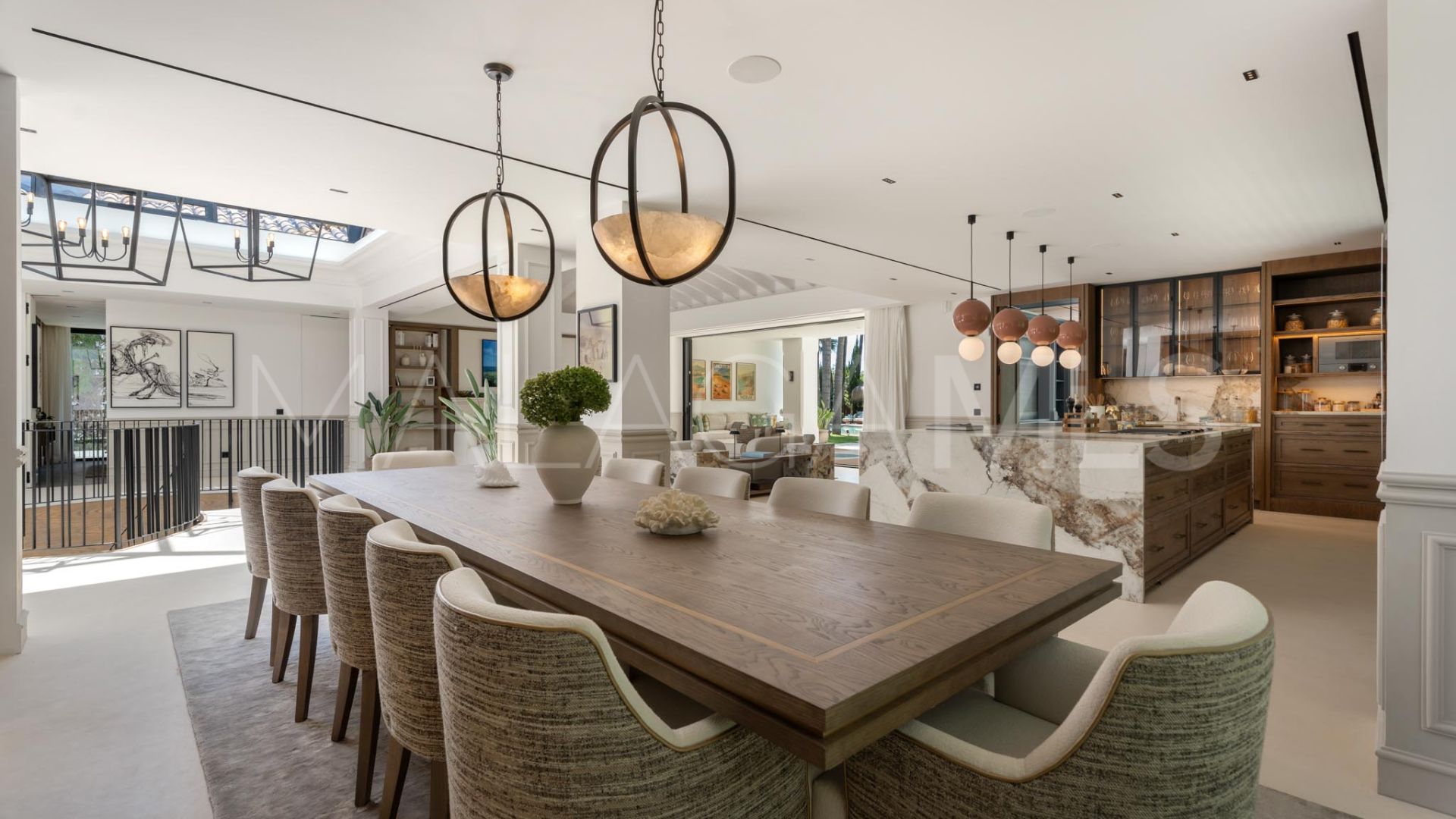 Villa de 6 bedrooms for sale in Nueva Andalucia