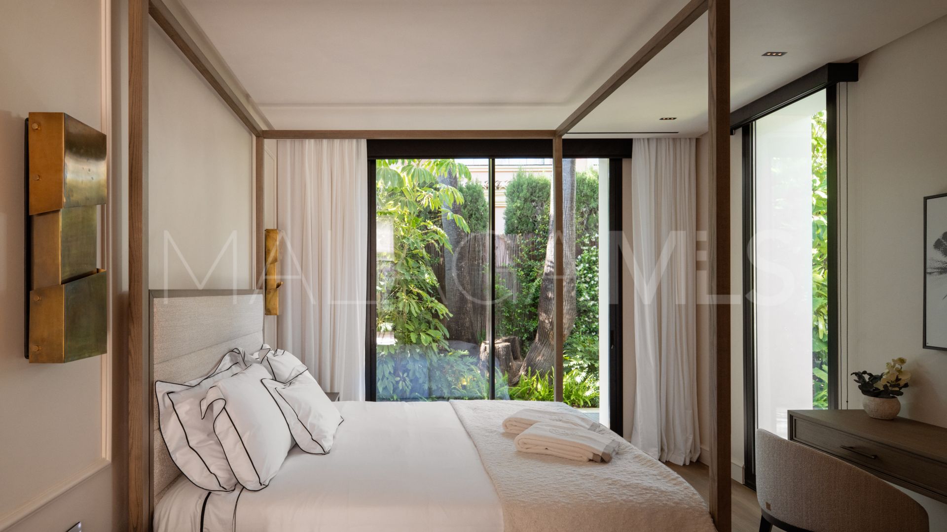 For sale 6 bedrooms villa in Nueva Andalucia