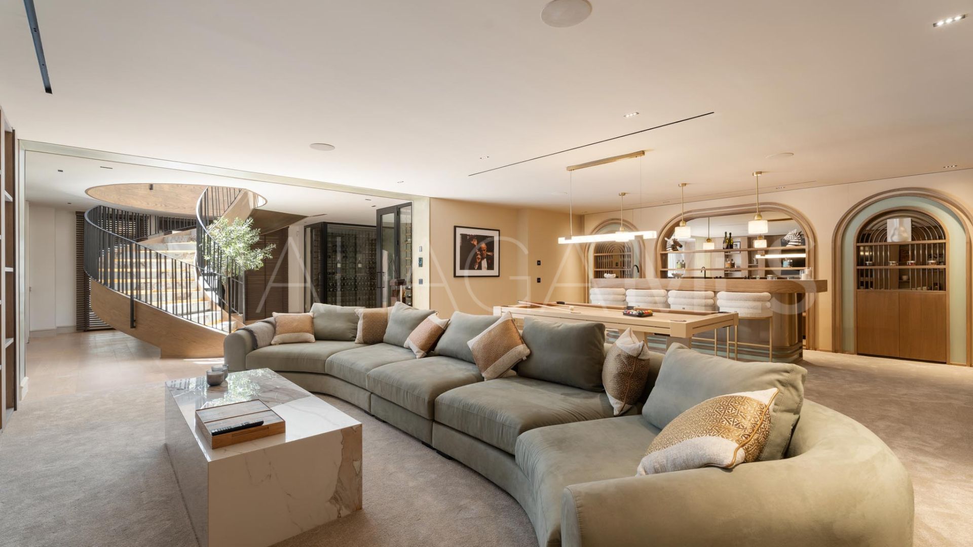Villa de 6 bedrooms for sale in Nueva Andalucia