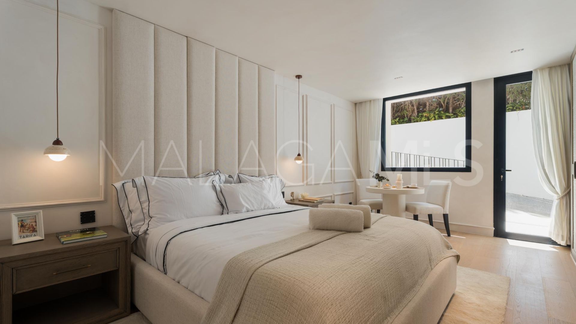 Villa de 6 bedrooms for sale in Nueva Andalucia