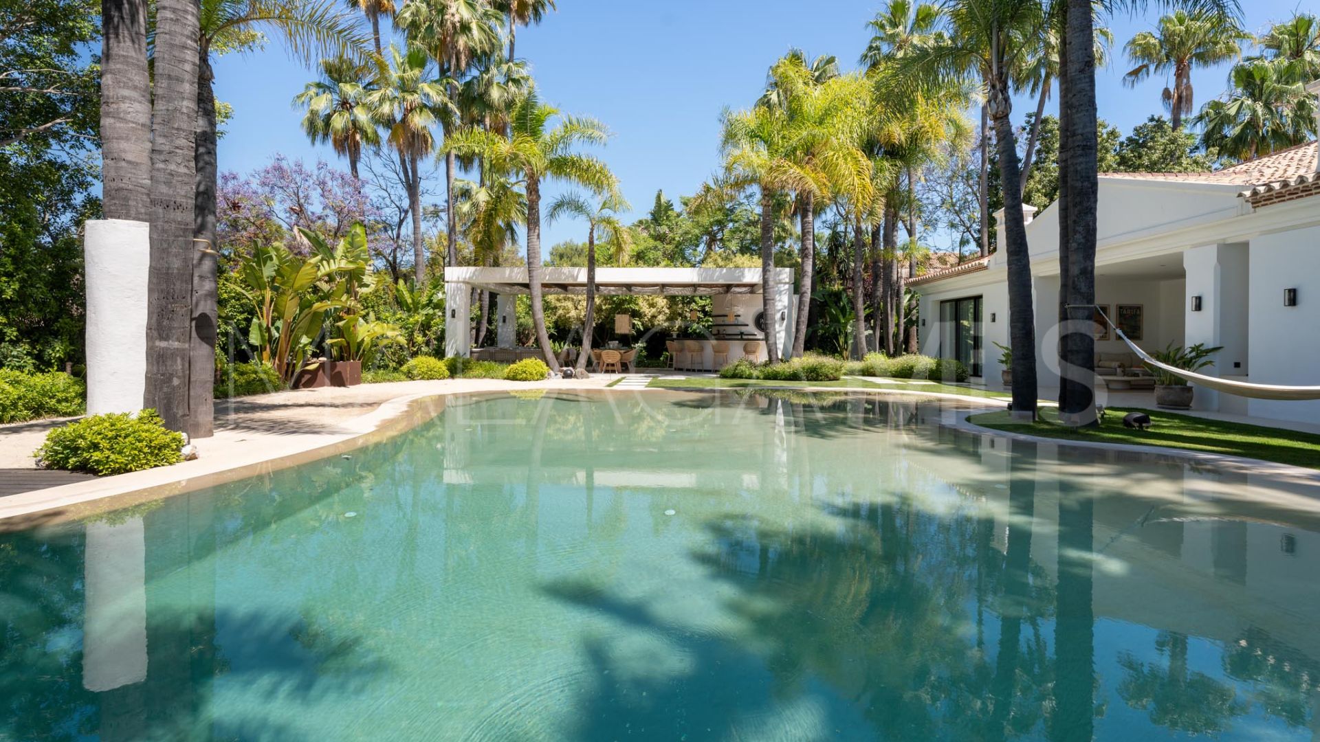 Villa de 6 bedrooms for sale in Nueva Andalucia