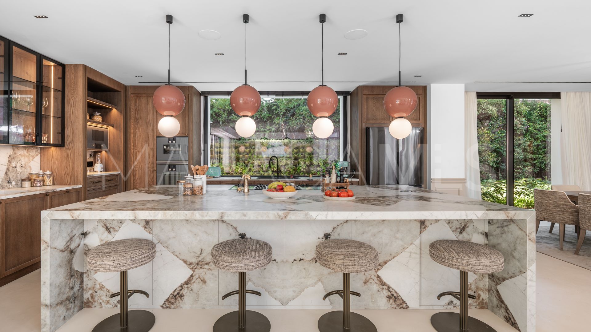 For sale 6 bedrooms villa in Nueva Andalucia