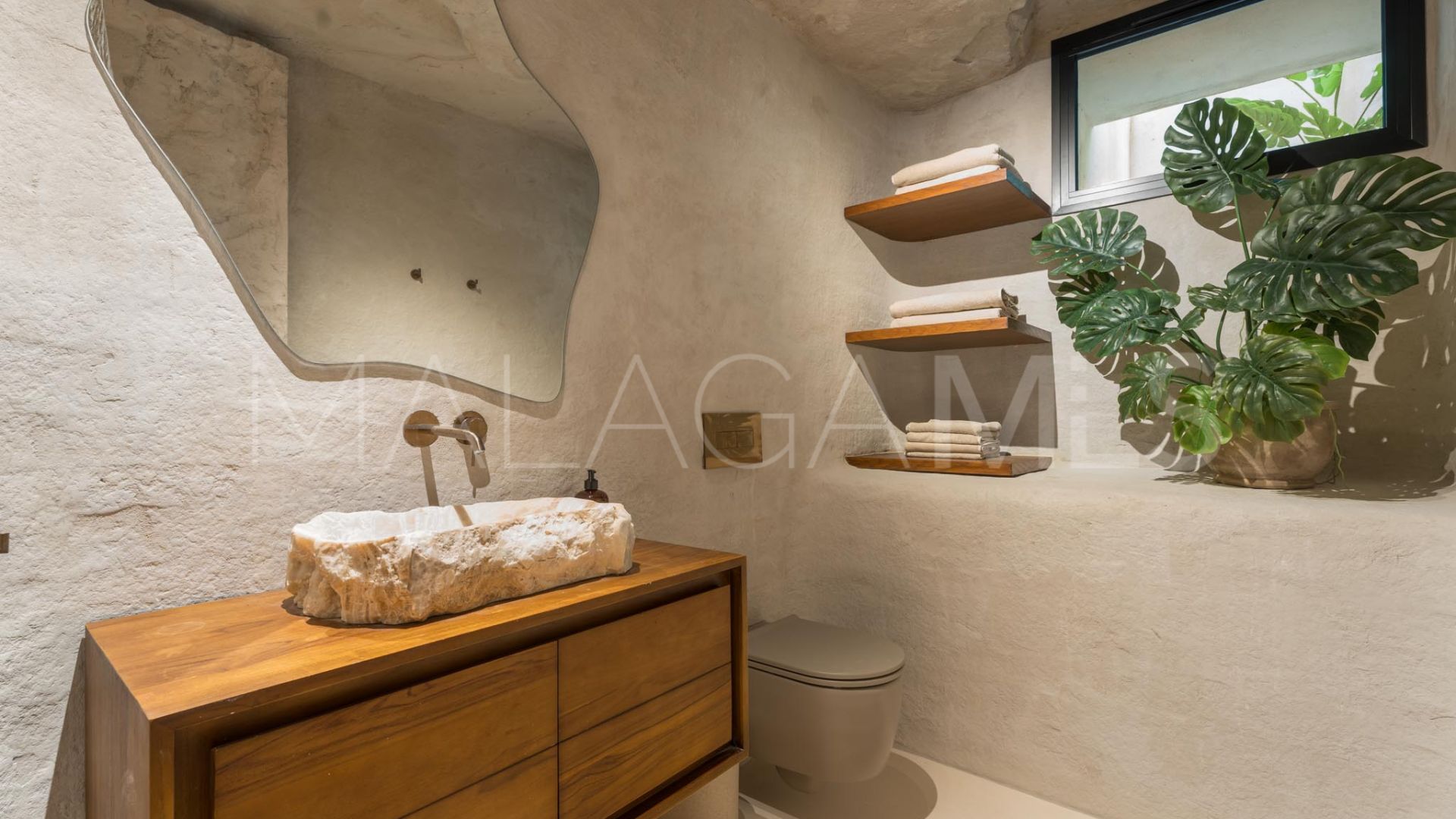 Villa de 6 bedrooms for sale in Nueva Andalucia