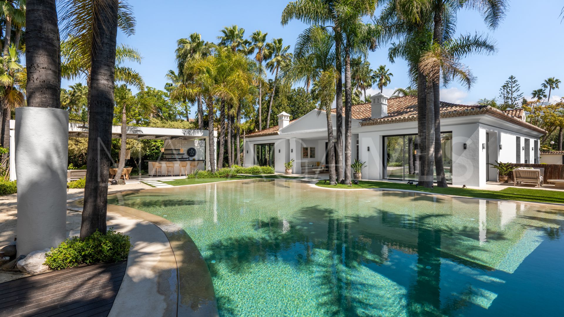 For sale 6 bedrooms villa in Nueva Andalucia