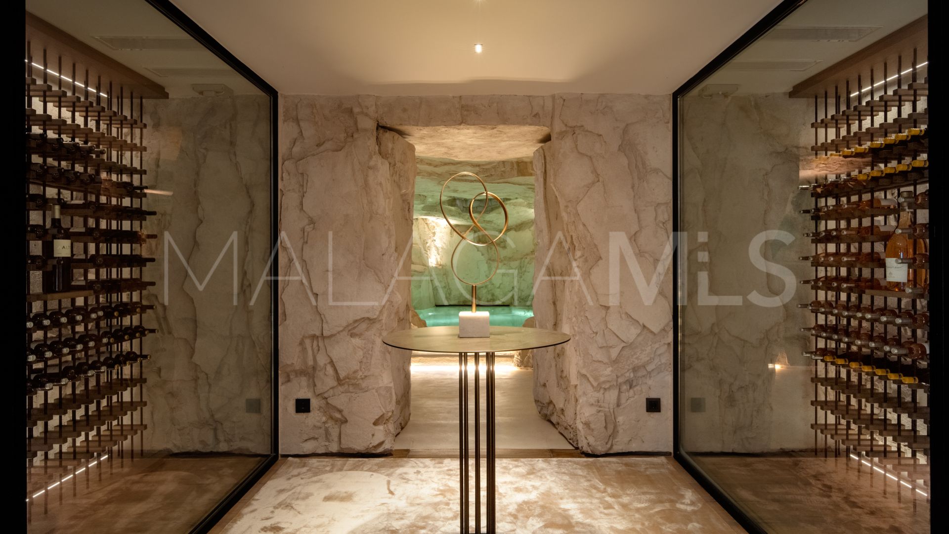 For sale 6 bedrooms villa in Nueva Andalucia