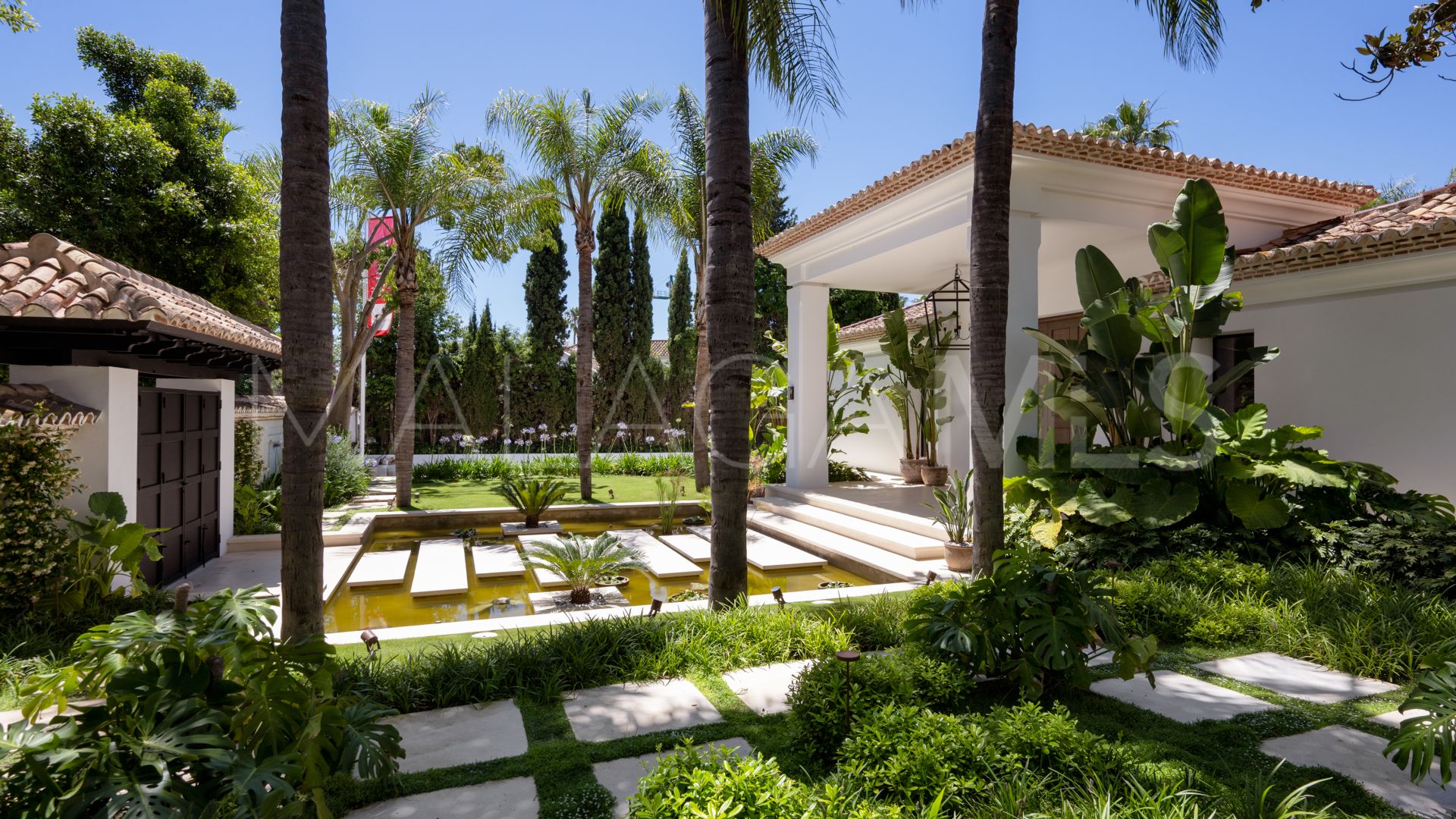 For sale 6 bedrooms villa in Nueva Andalucia