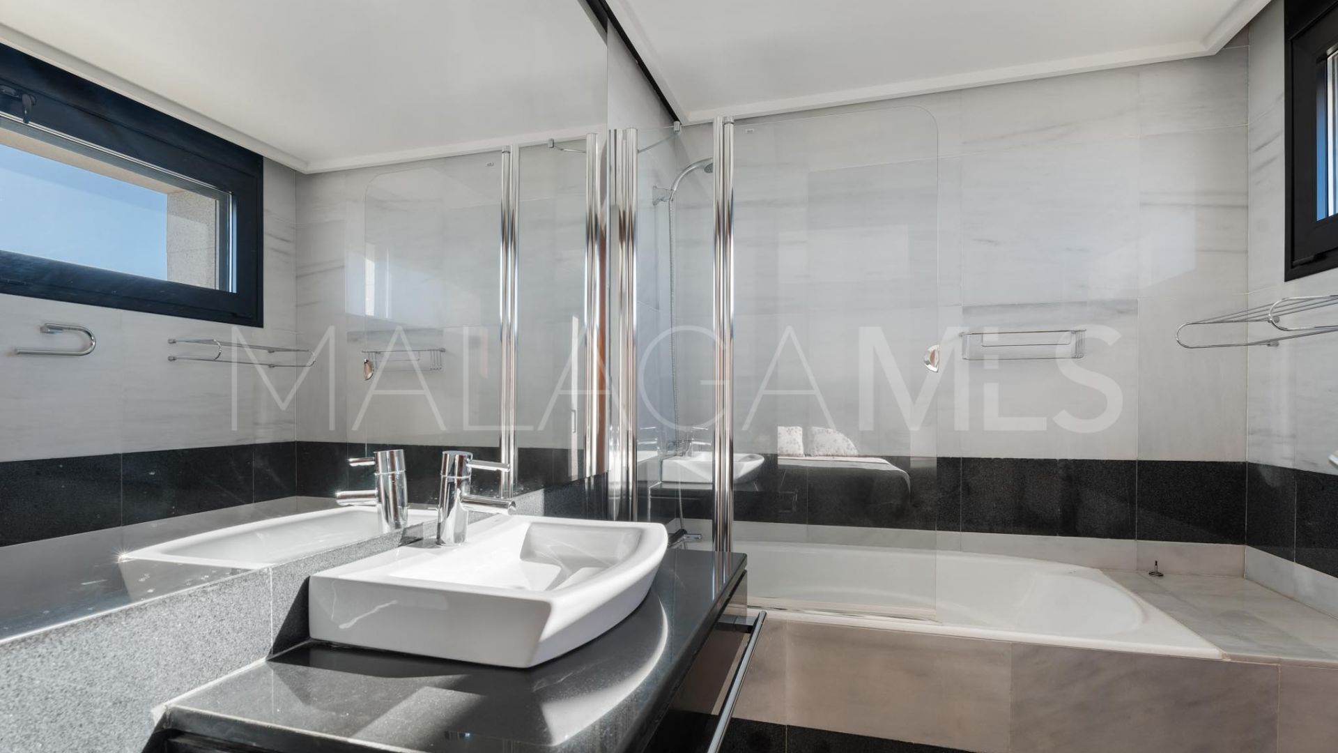 Villa for sale in Los Altos de los Monteros
