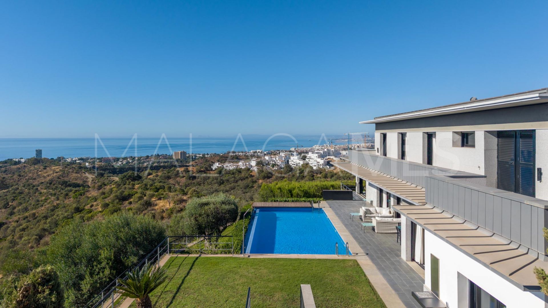 Villa for sale in Los Altos de los Monteros