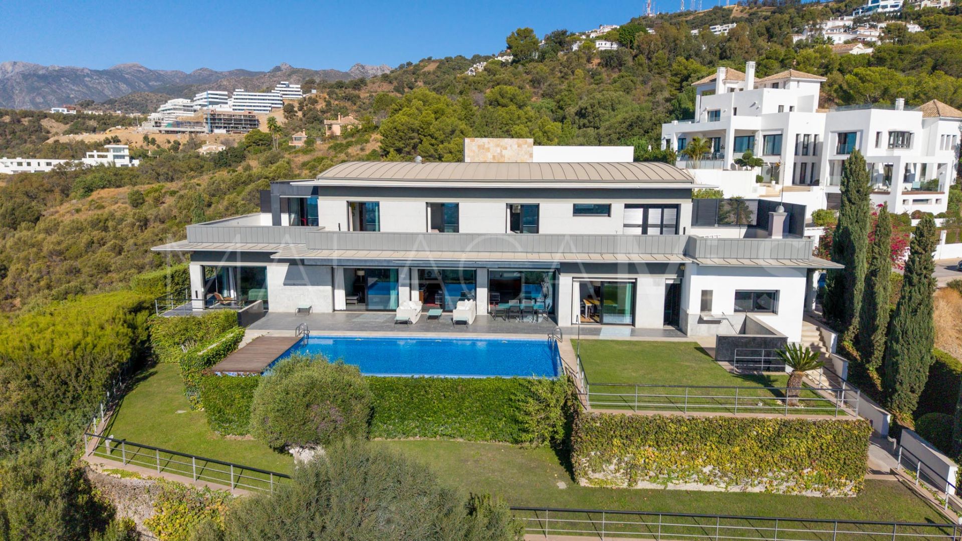 Villa for sale in Los Altos de los Monteros