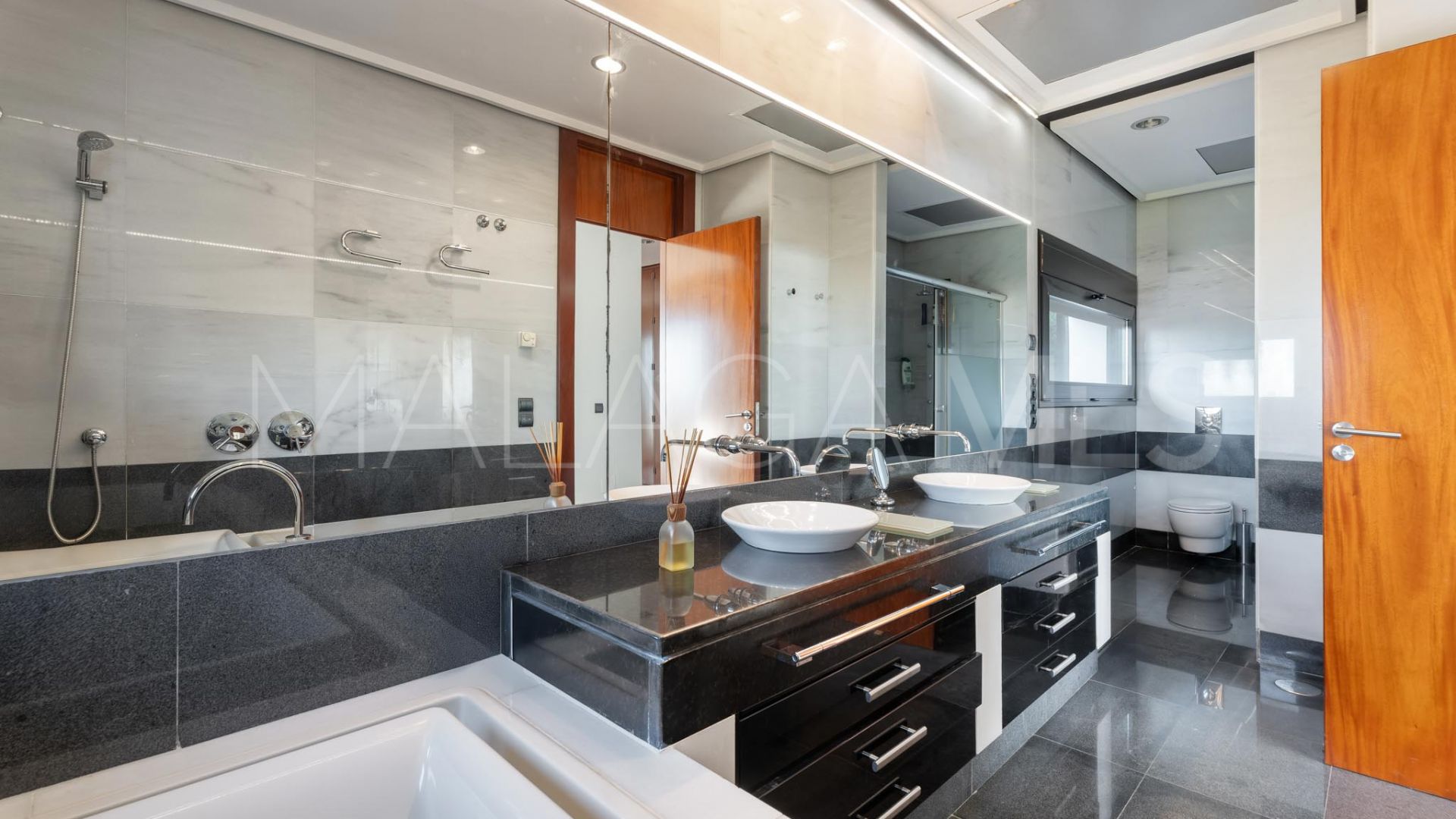 Villa for sale in Los Altos de los Monteros