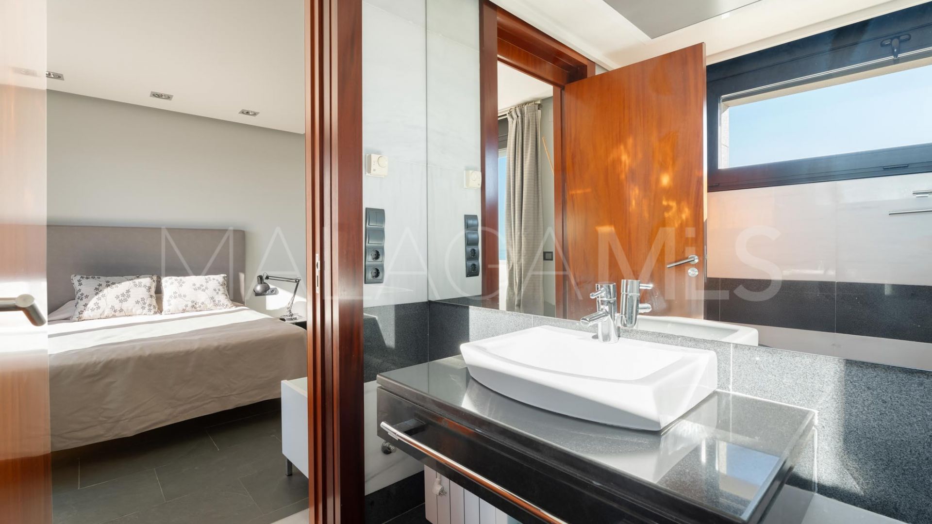 Villa for sale in Los Altos de los Monteros