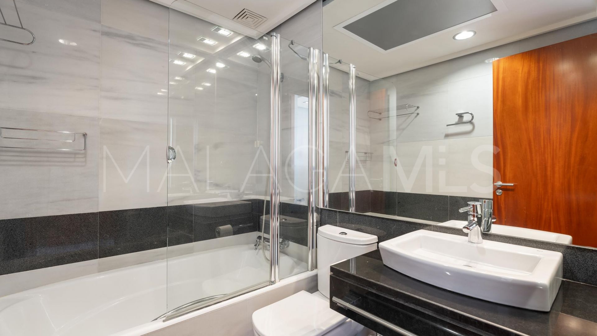 Villa for sale in Los Altos de los Monteros