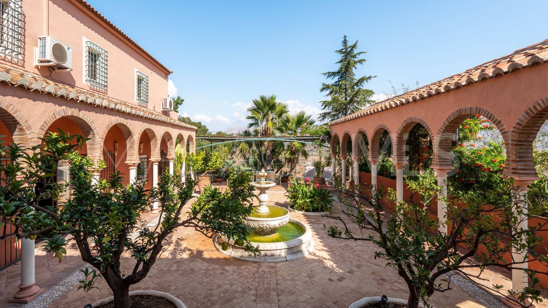 Buy 5 bedrooms finca in Comares