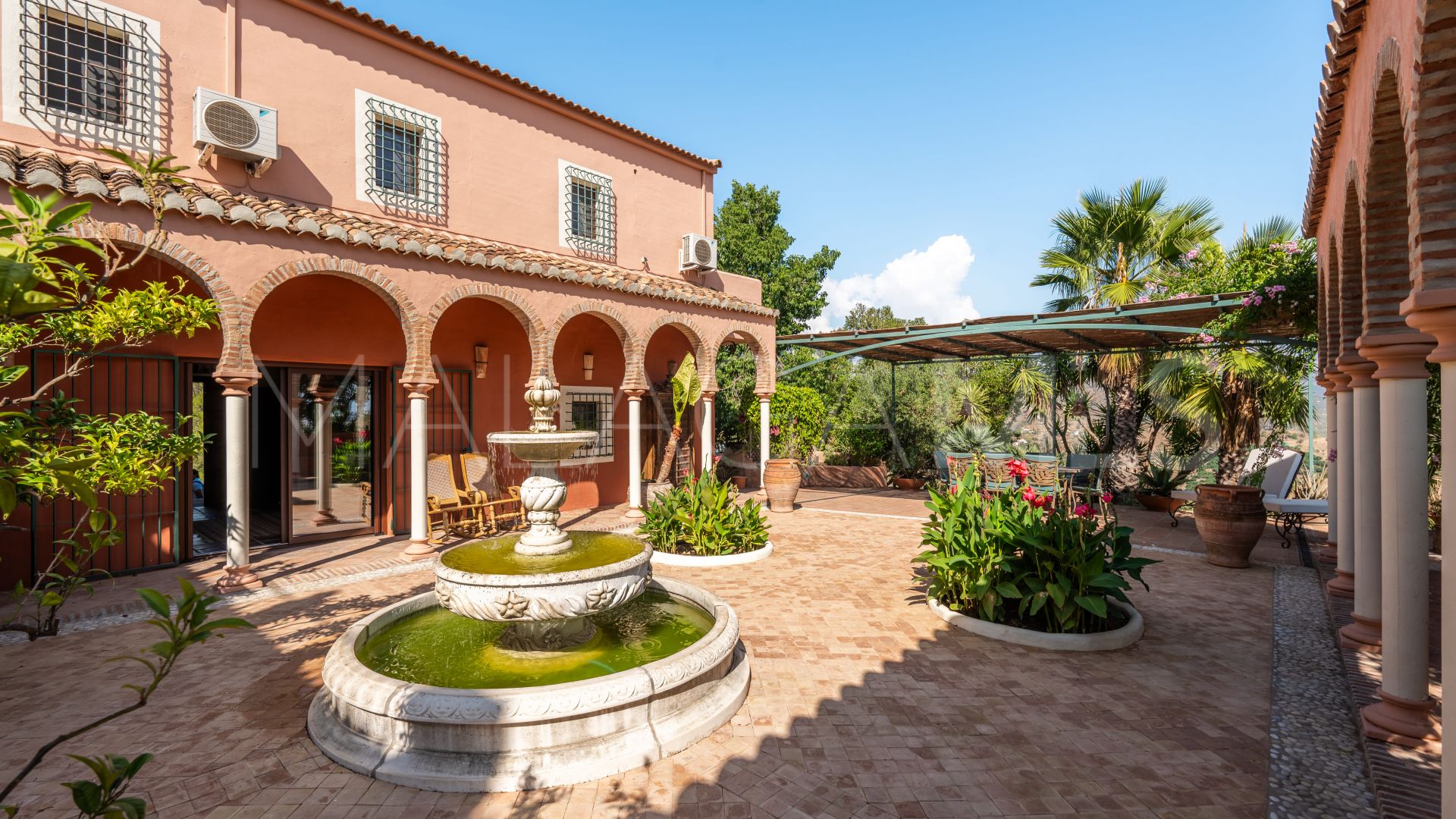 Buy 5 bedrooms finca in Comares