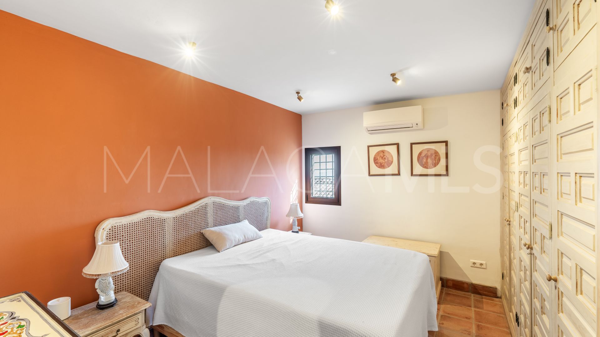 Buy 5 bedrooms finca in Comares
