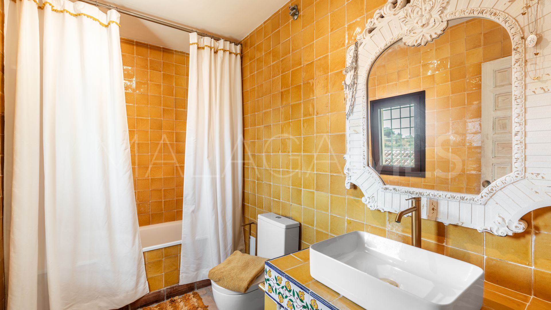 Buy 5 bedrooms finca in Comares