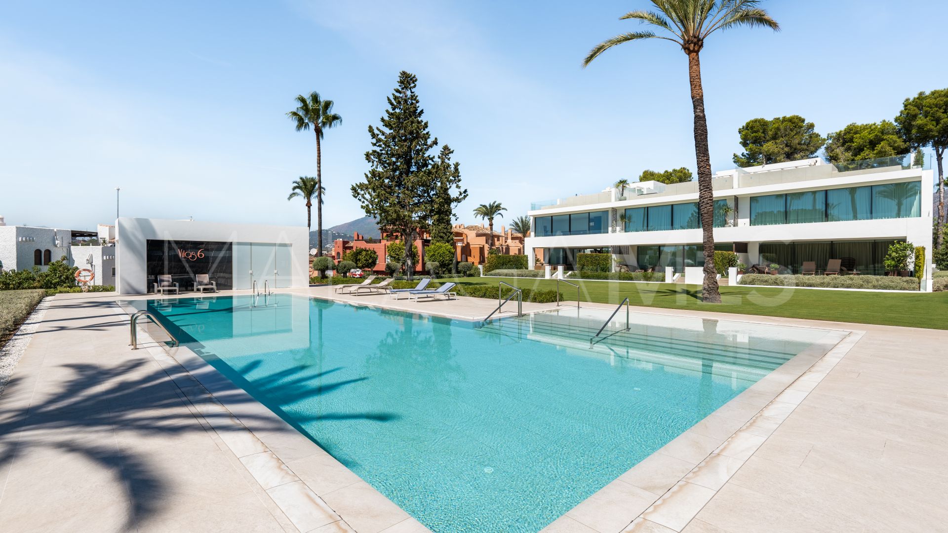 Villa jumelée for sale in Nueva Andalucia