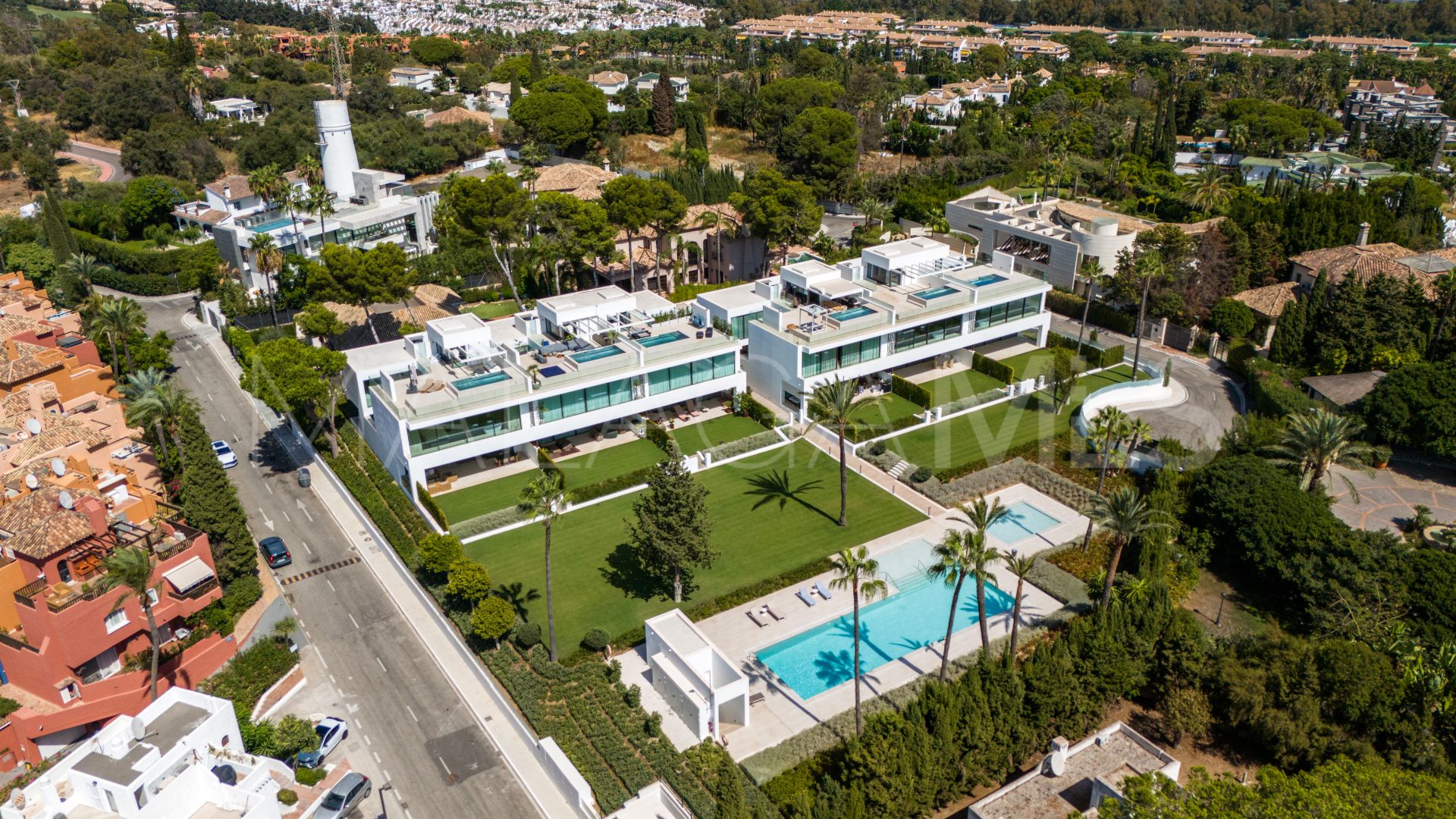 Villa jumelée for sale in Nueva Andalucia