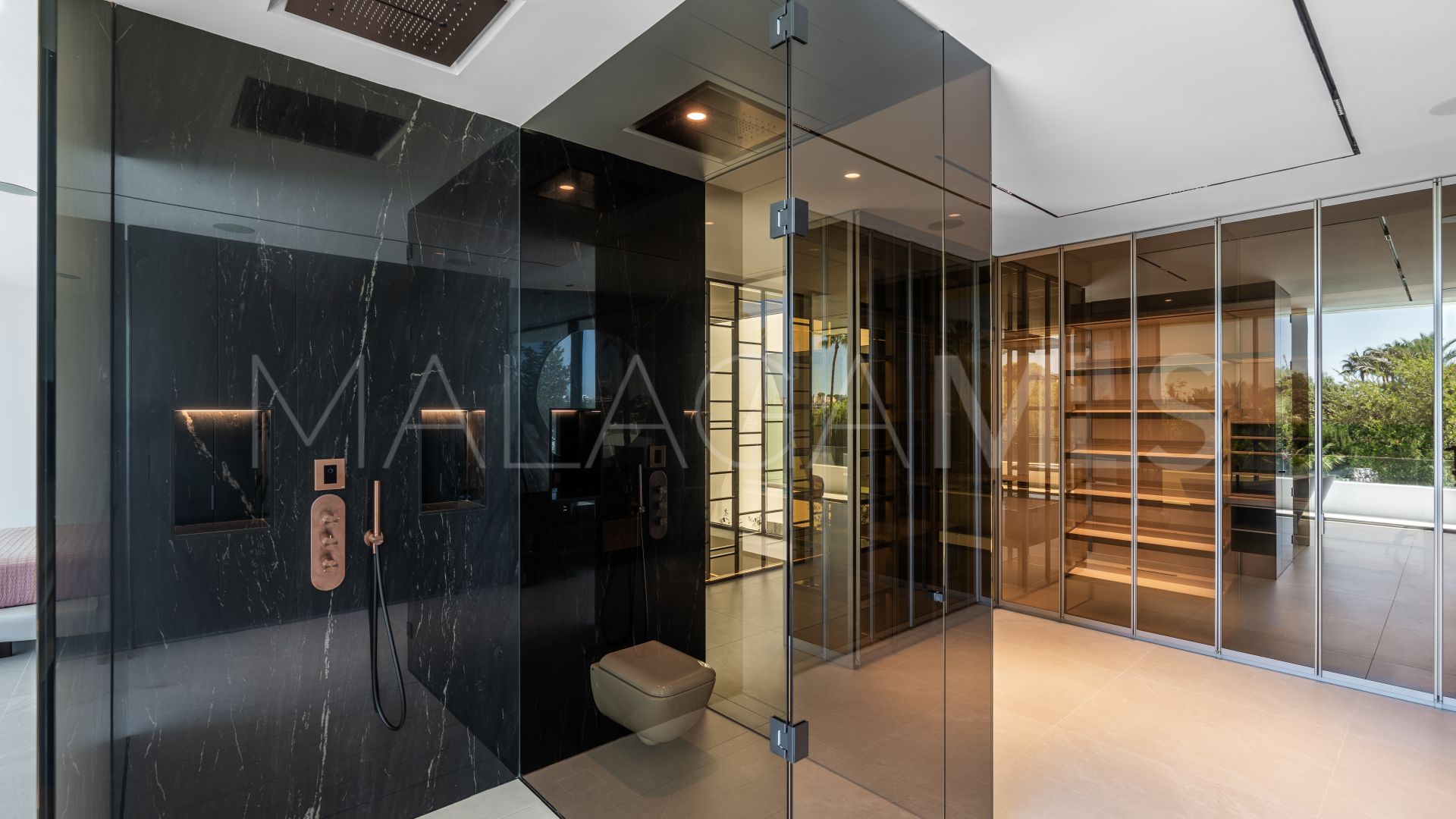 Villa jumelée for sale in Nueva Andalucia