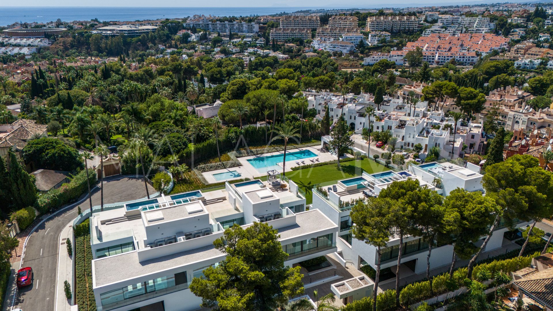 Villa jumelée for sale in Nueva Andalucia