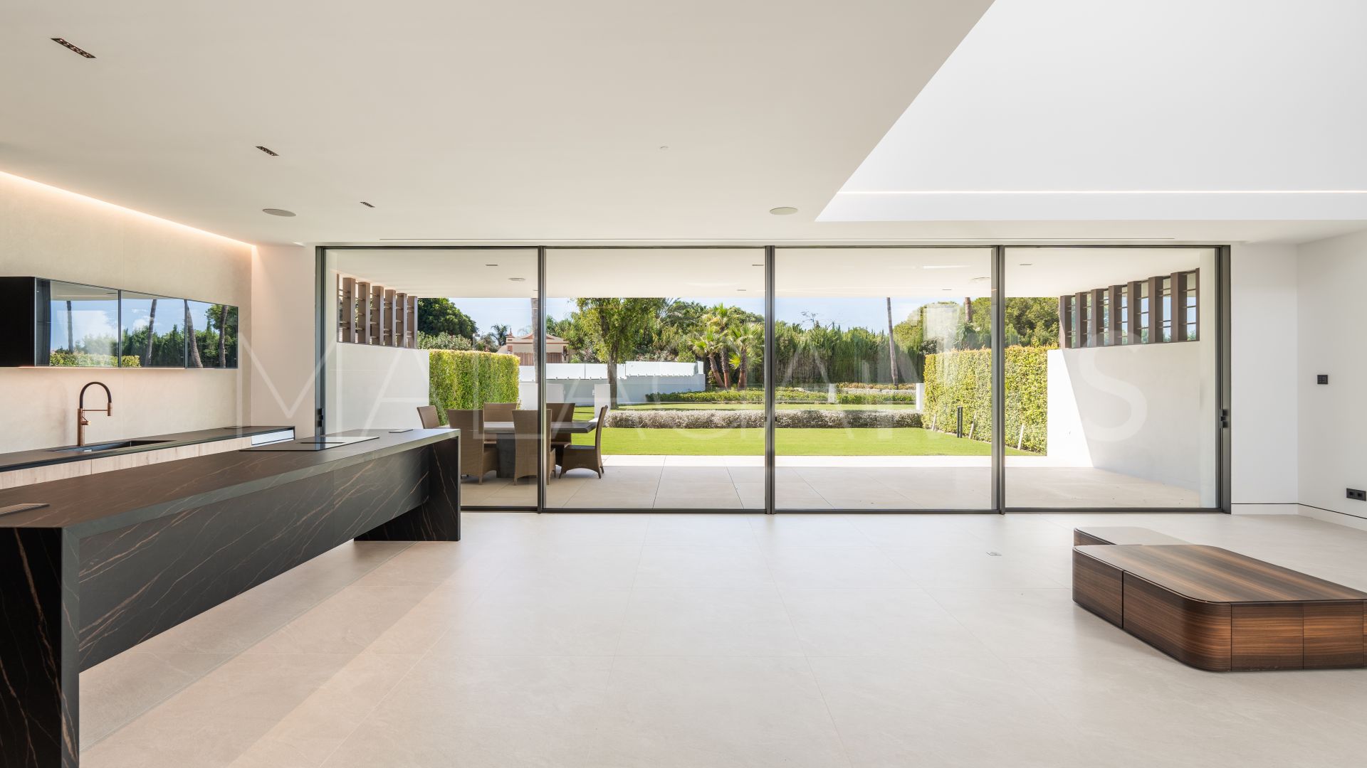 Villa jumelée for sale in Nueva Andalucia