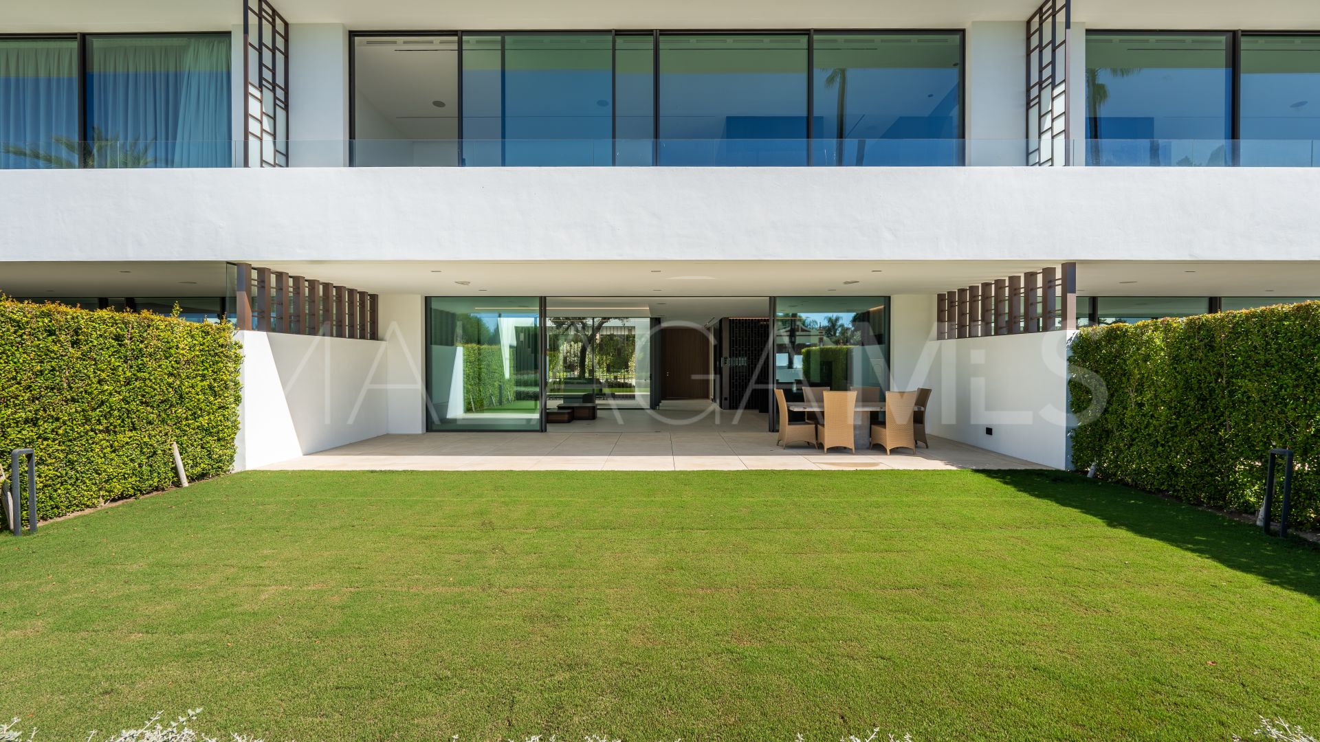 Villa jumelée for sale in Nueva Andalucia