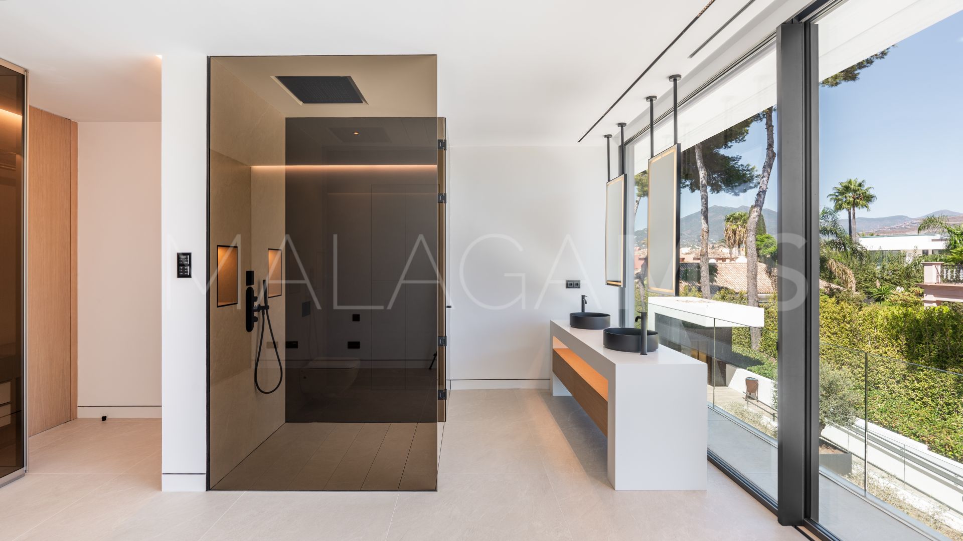 Villa jumelée for sale in Nueva Andalucia