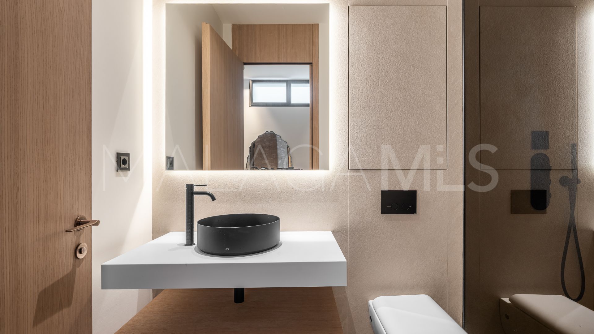 Villa jumelée for sale in Nueva Andalucia