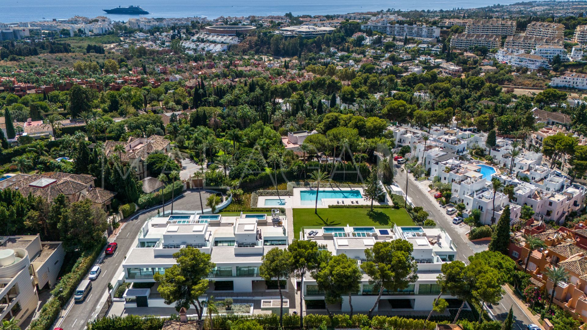 Villa jumelée for sale in Nueva Andalucia