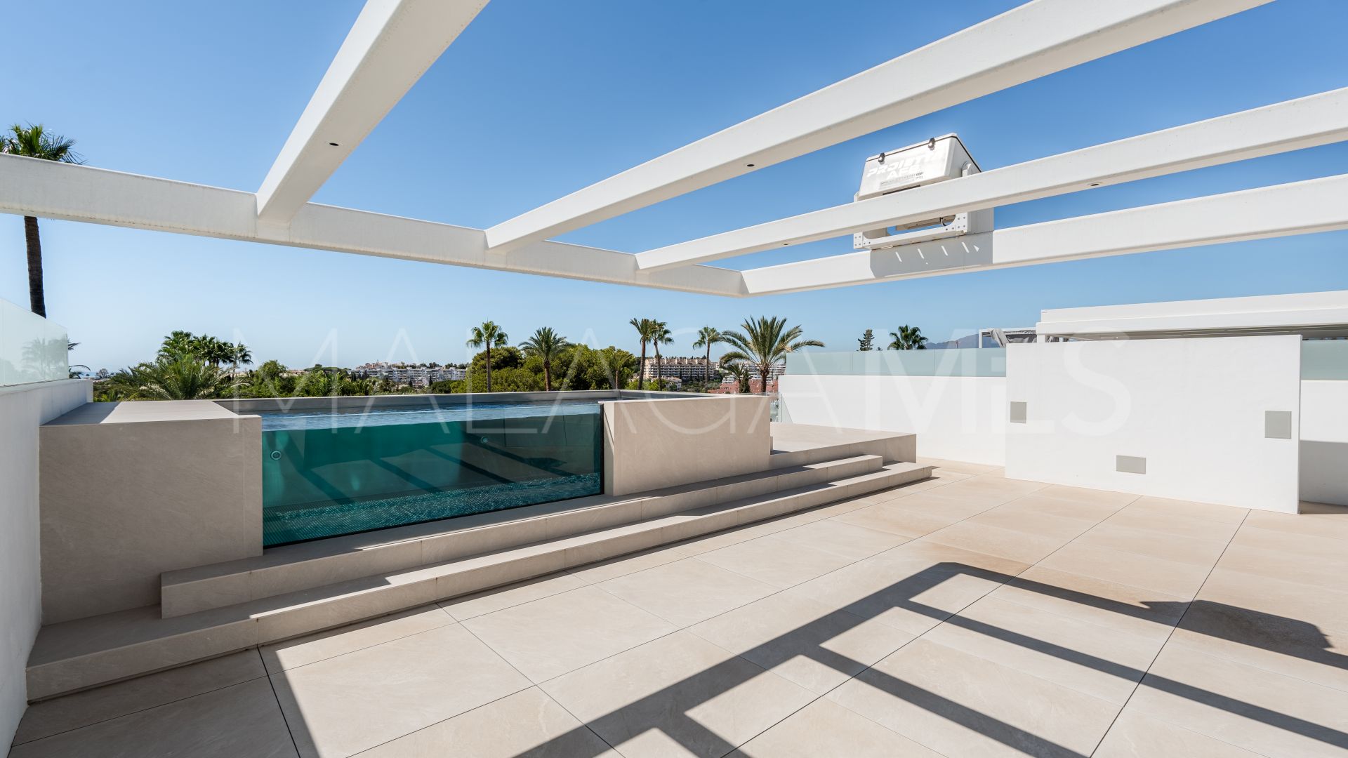 Villa jumelée for sale in Nueva Andalucia