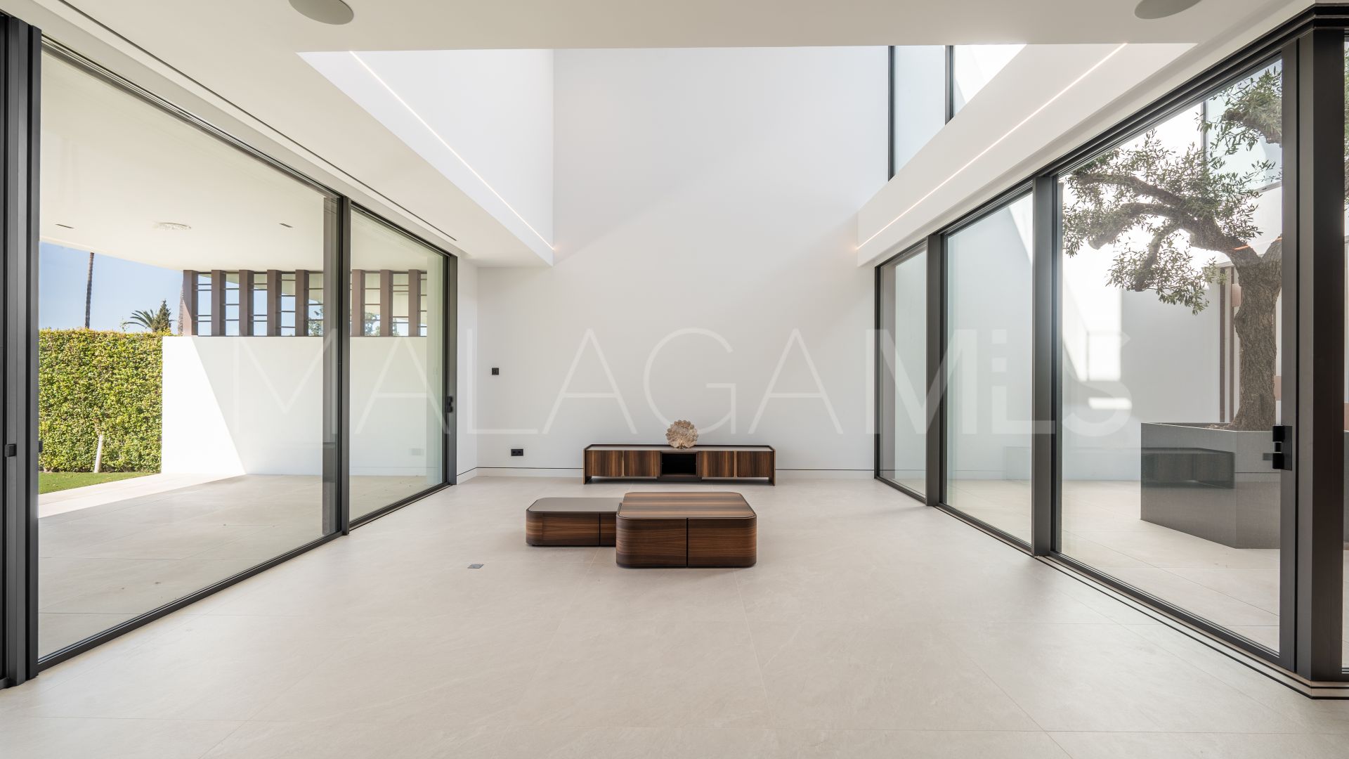 Villa jumelée for sale in Nueva Andalucia