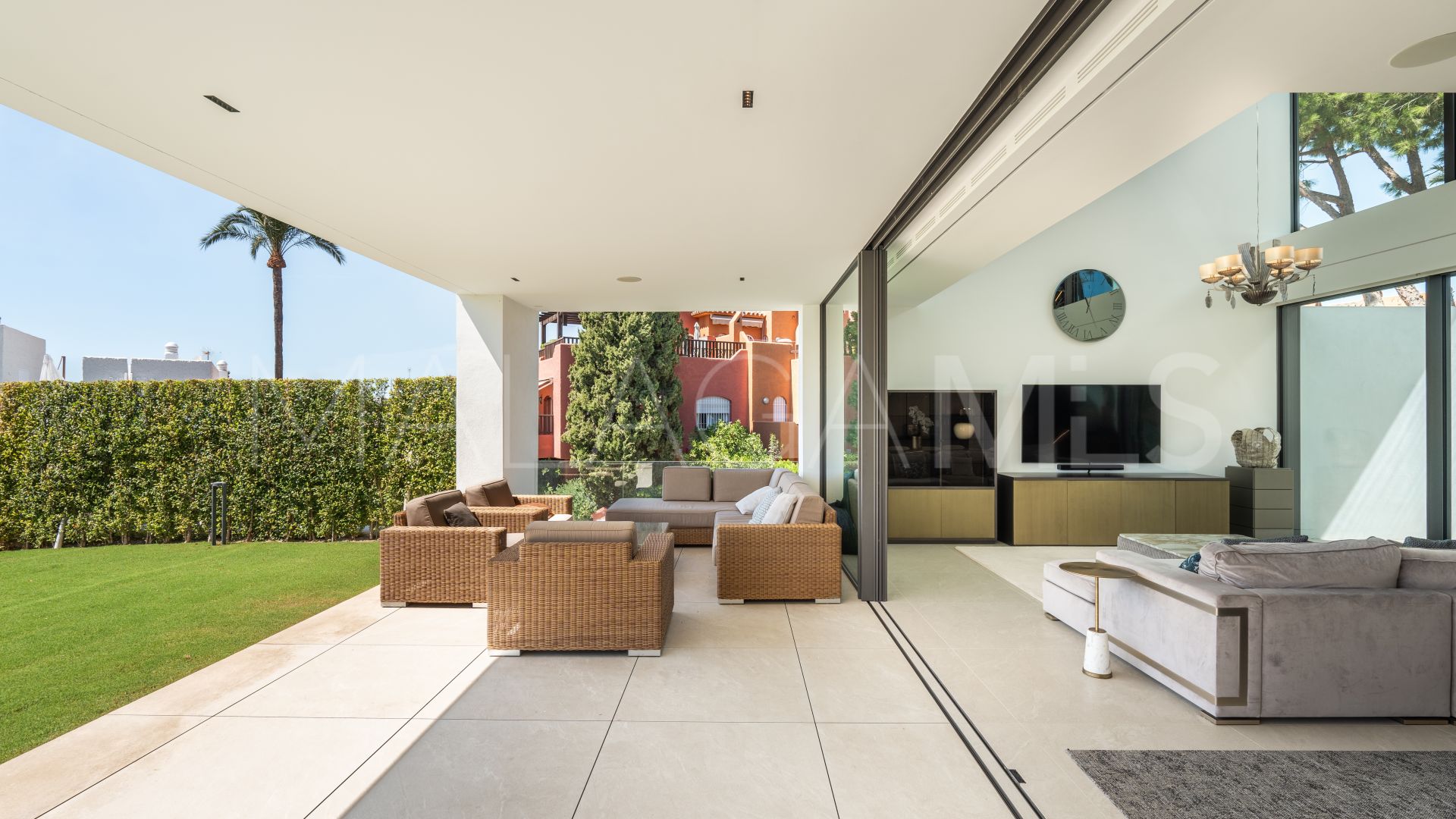 Nueva Andalucia, villa pareada for sale with 4 bedrooms