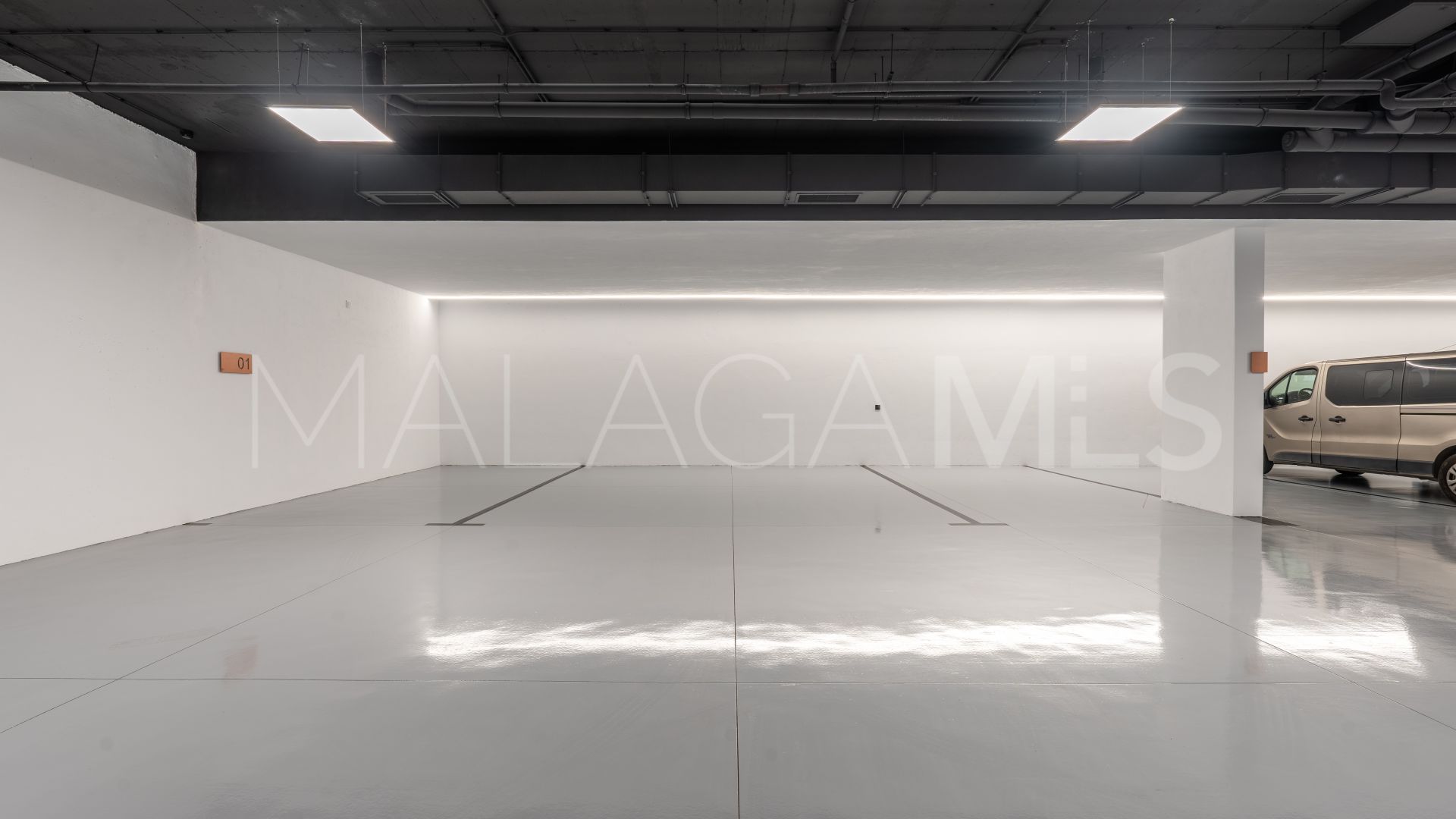 Nueva Andalucia, villa pareada for sale with 4 bedrooms