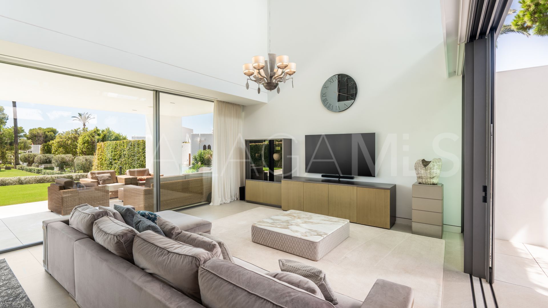 Nueva Andalucia, villa pareada for sale with 4 bedrooms