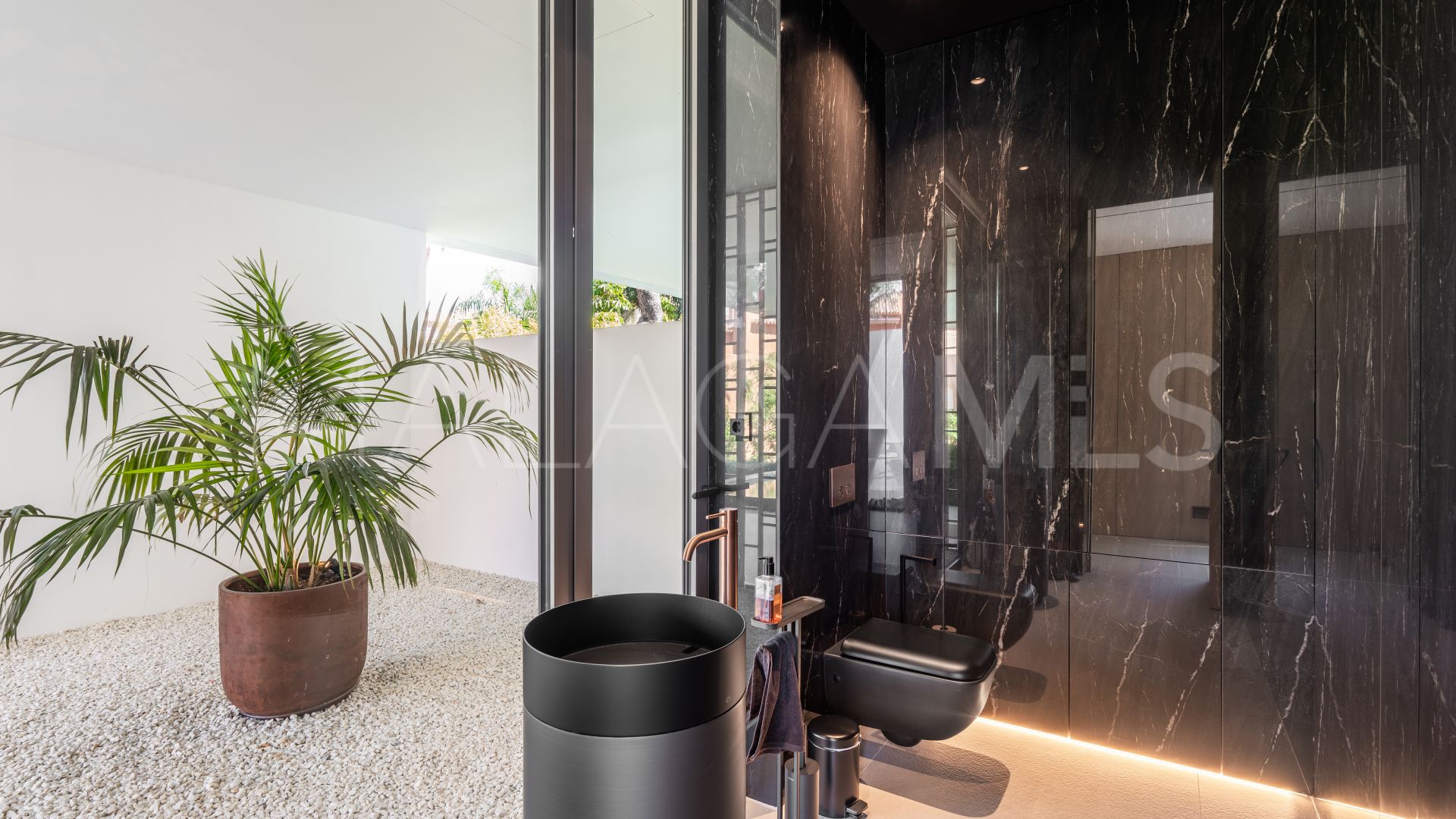 Nueva Andalucia, villa pareada for sale with 4 bedrooms