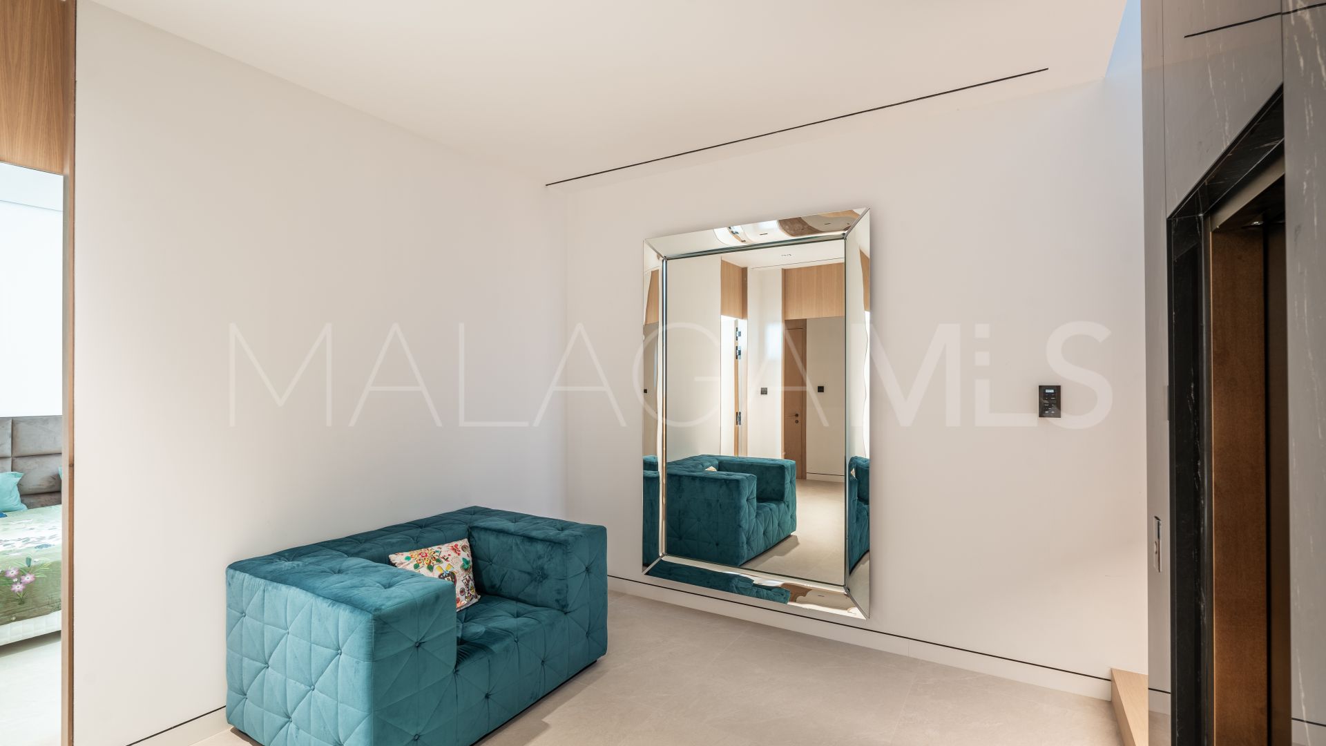 Nueva Andalucia, villa pareada for sale with 4 bedrooms