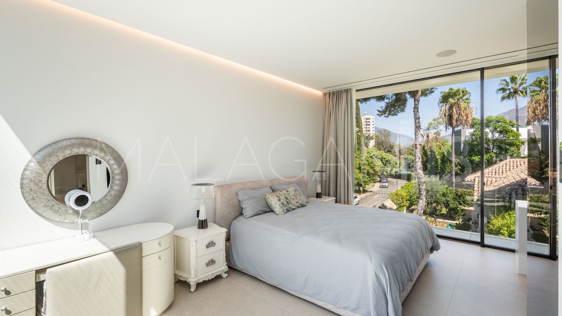 Nueva Andalucia, villa pareada for sale with 4 bedrooms