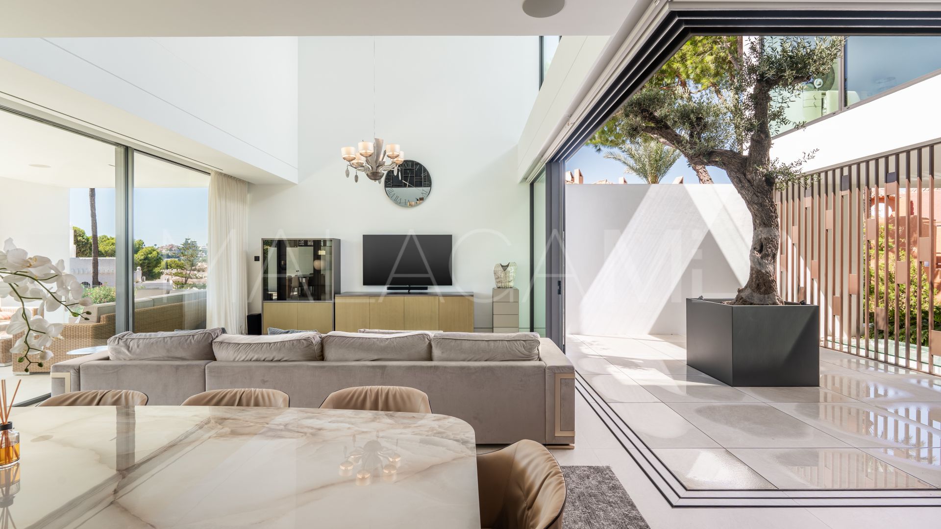 Nueva Andalucia, villa pareada for sale with 4 bedrooms