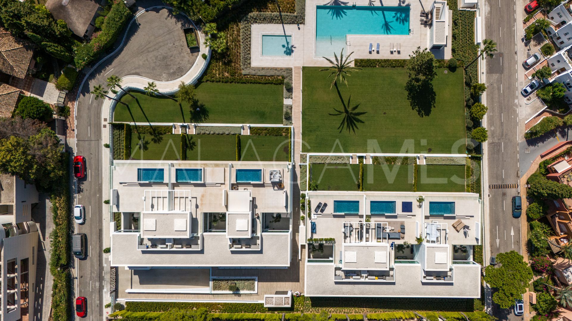 Nueva Andalucia, villa pareada for sale with 4 bedrooms