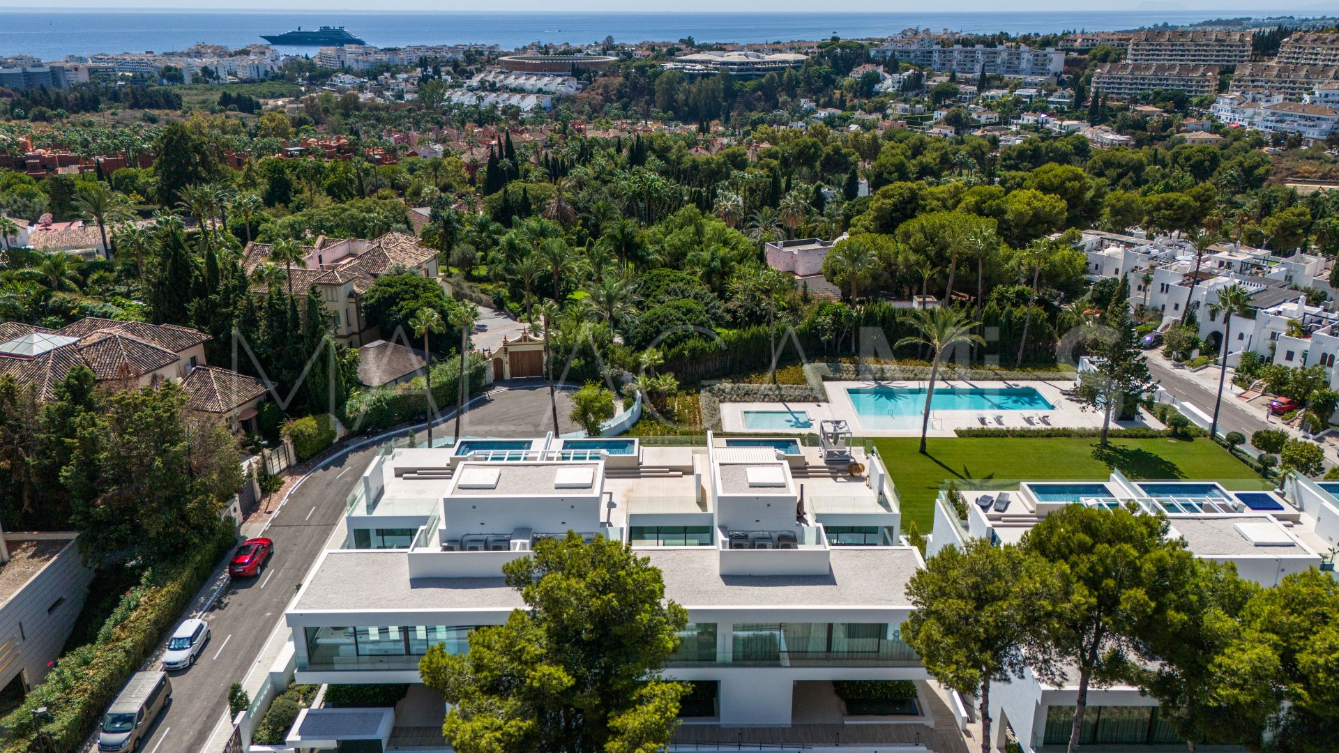 Nueva Andalucia, villa pareada for sale with 4 bedrooms