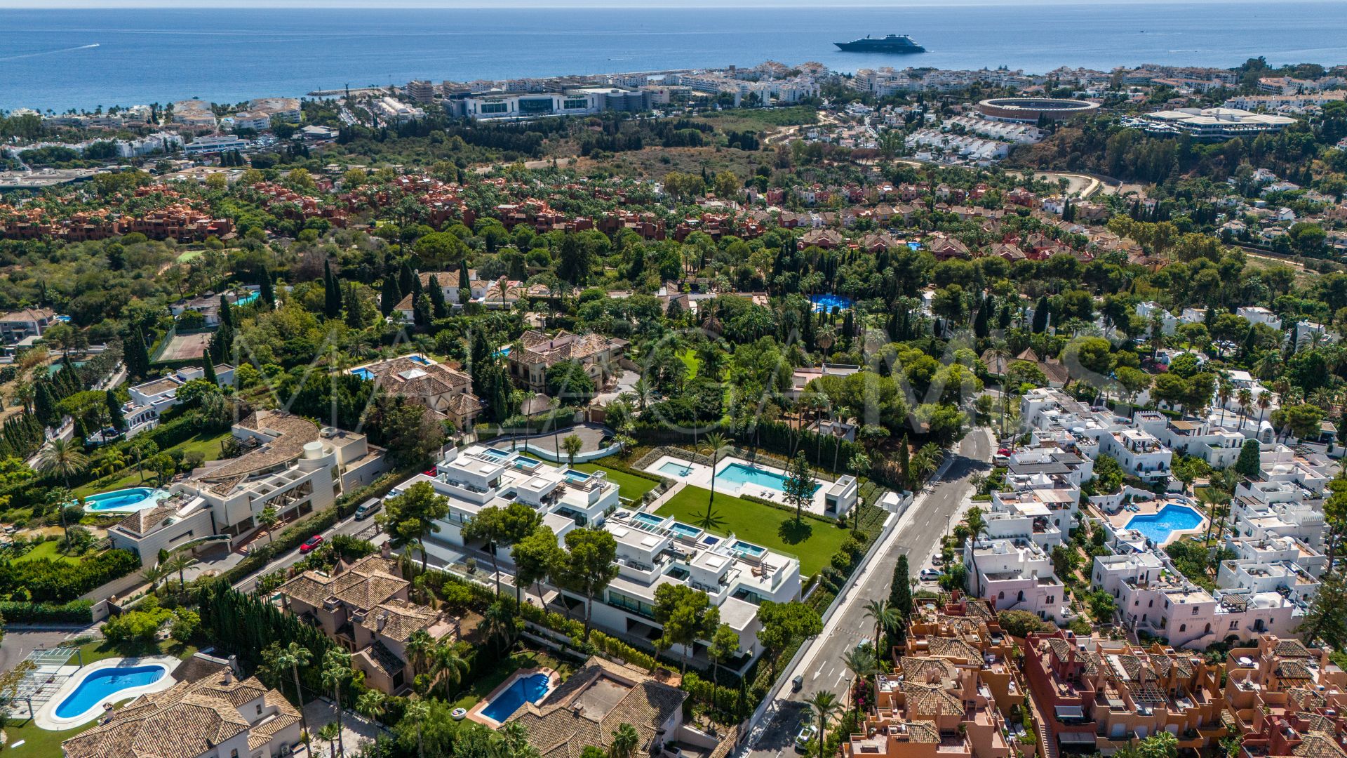 Nueva Andalucia, villa pareada for sale with 4 bedrooms