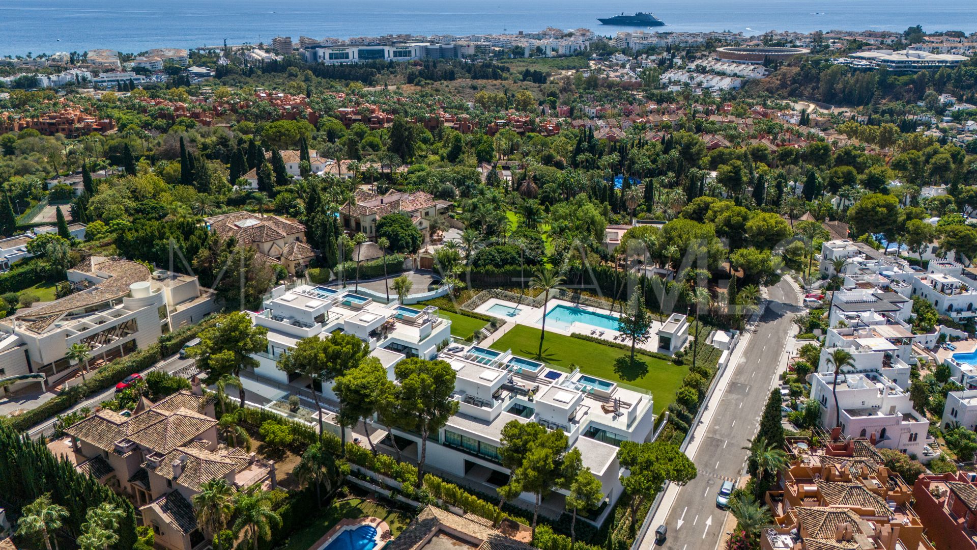 Nueva Andalucia, villa pareada for sale with 4 bedrooms