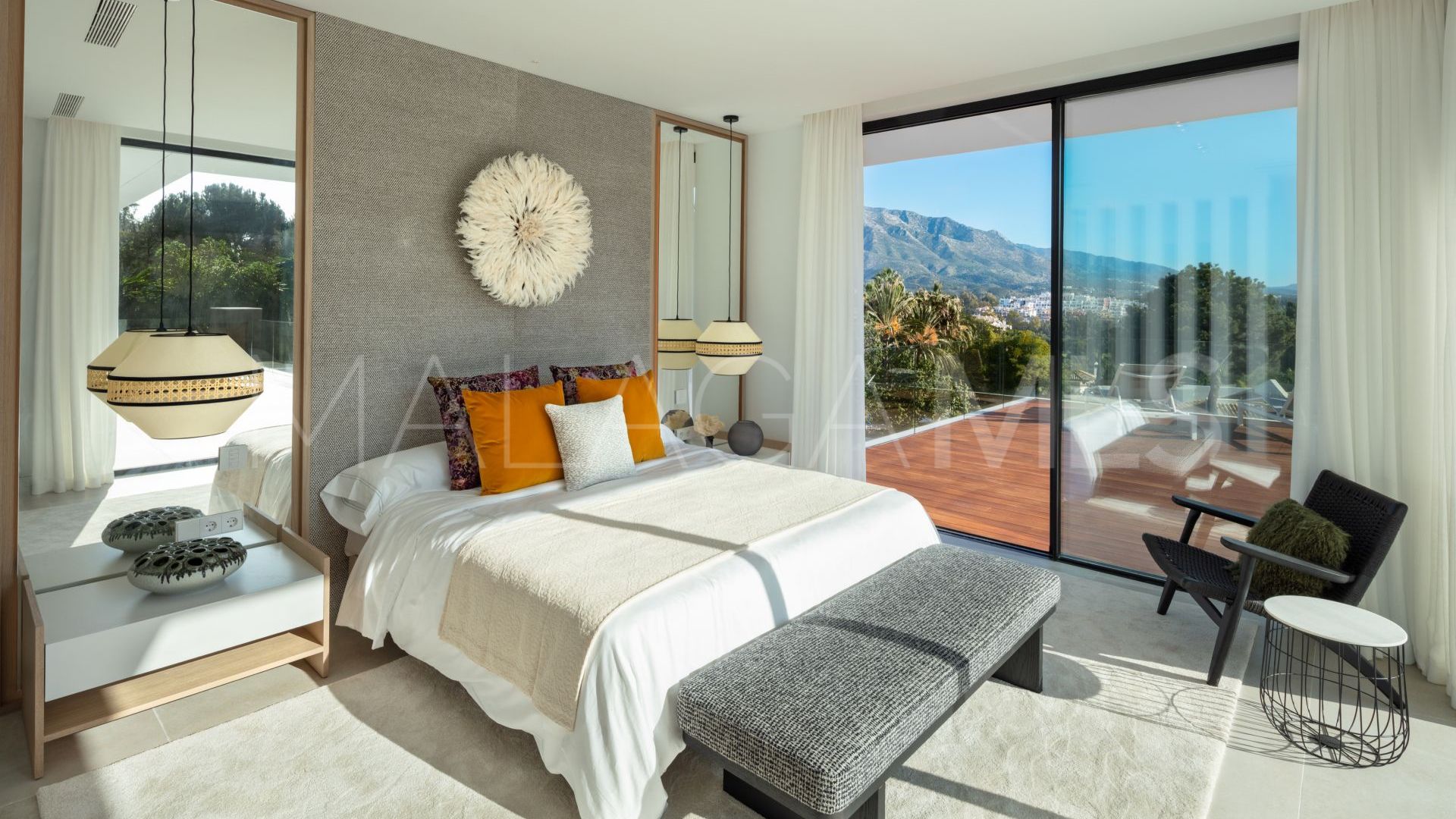 Villa for sale in Nueva Andalucia