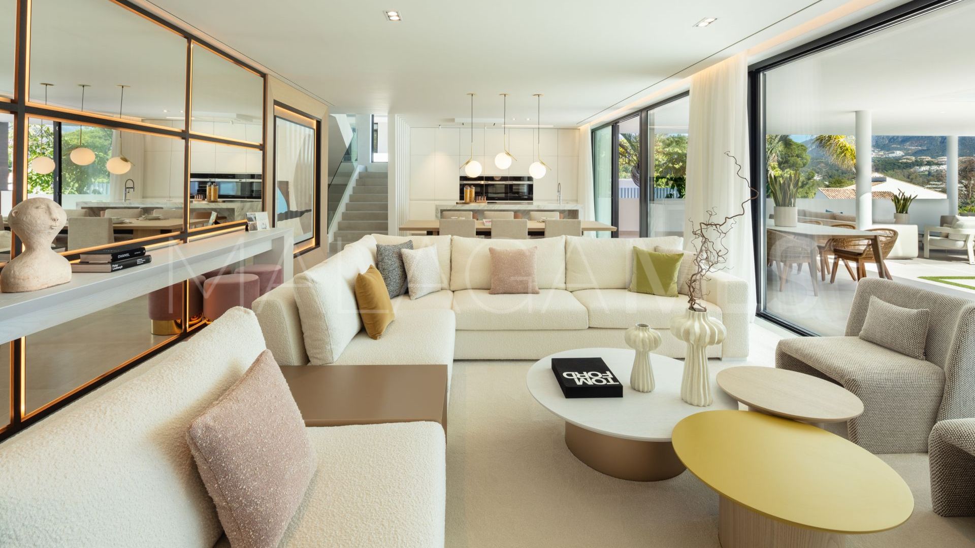 Villa for sale in Nueva Andalucia