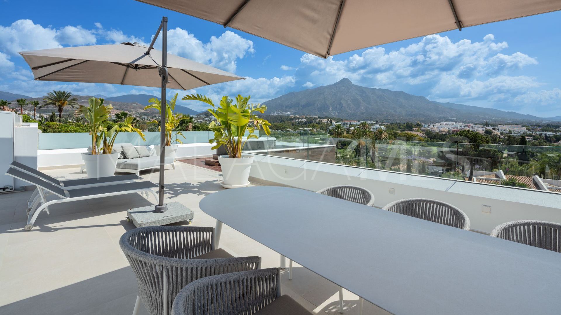 Villa for sale in Nueva Andalucia
