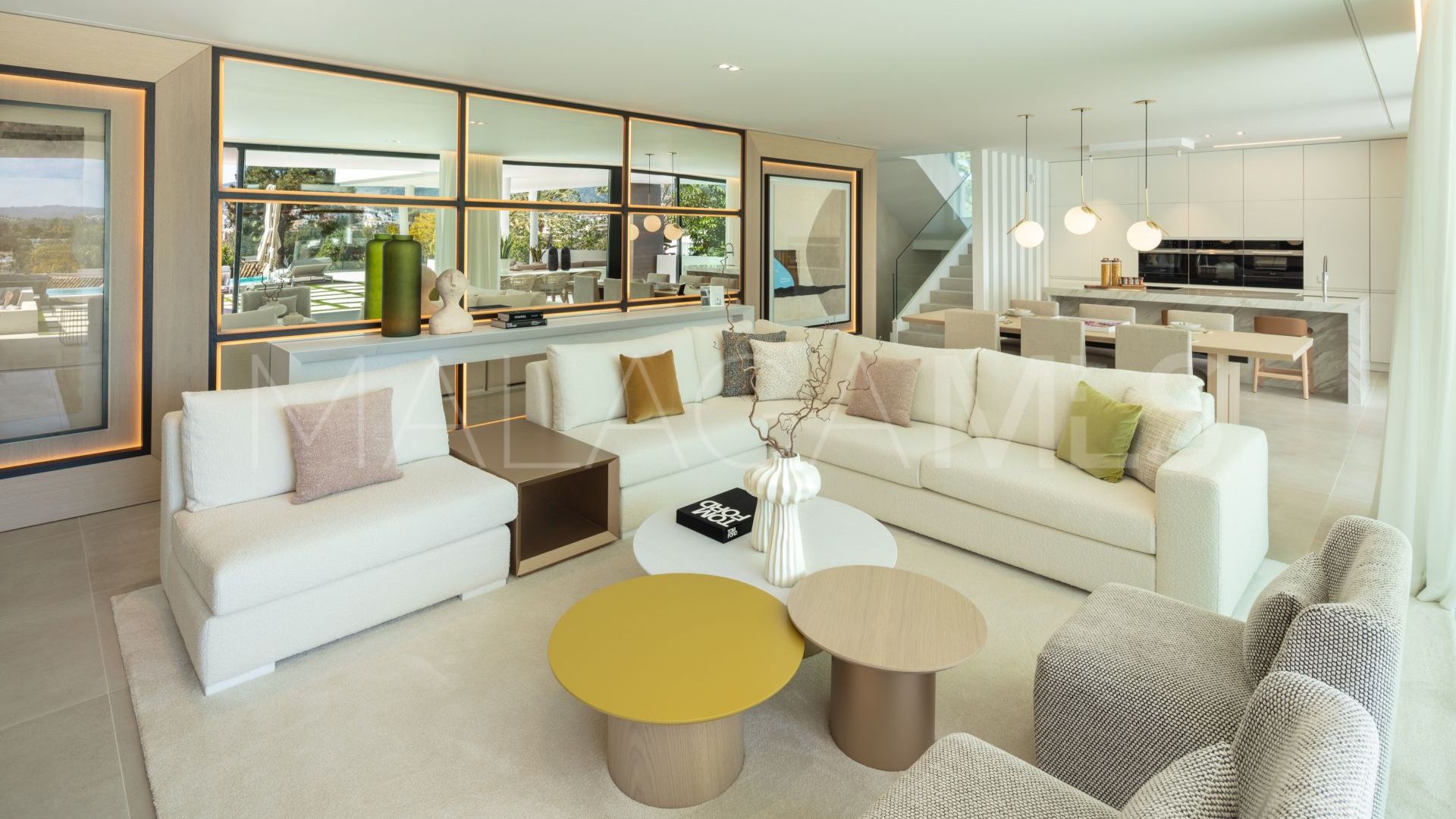 Villa for sale in Nueva Andalucia