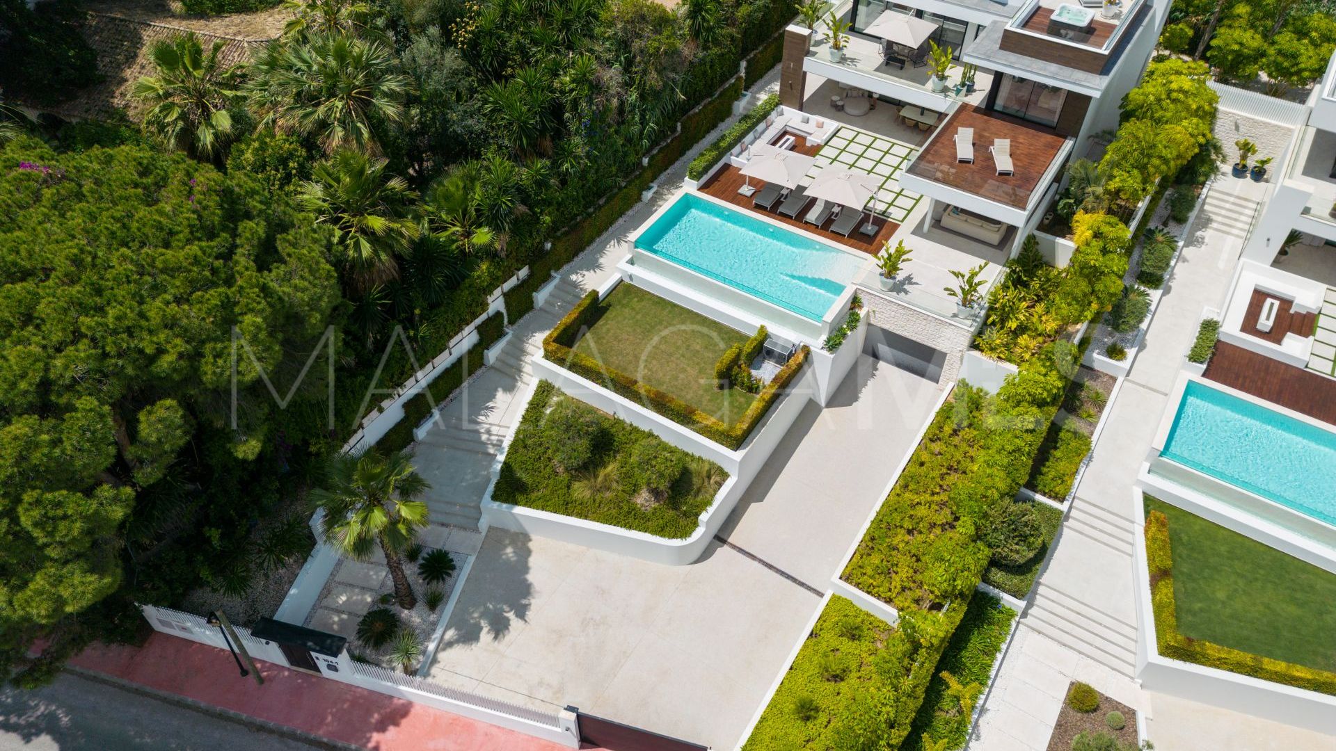 Villa for sale in Nueva Andalucia